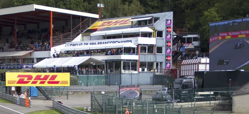 Tribune formula 1